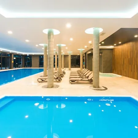 Lighthouse - Polanki Park A305 *