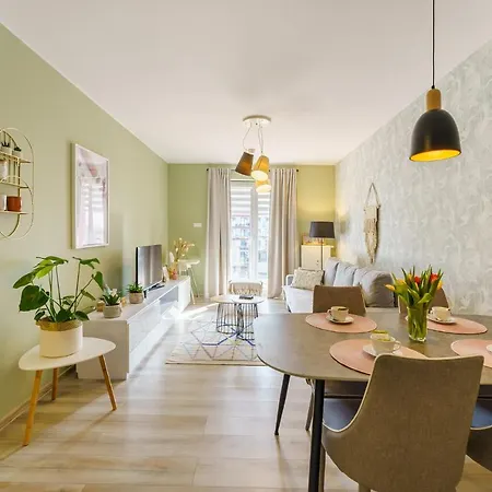 Lighthouse - Polanki Park A305