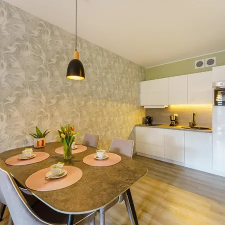 Lighthouse - Polanki Park A305 *