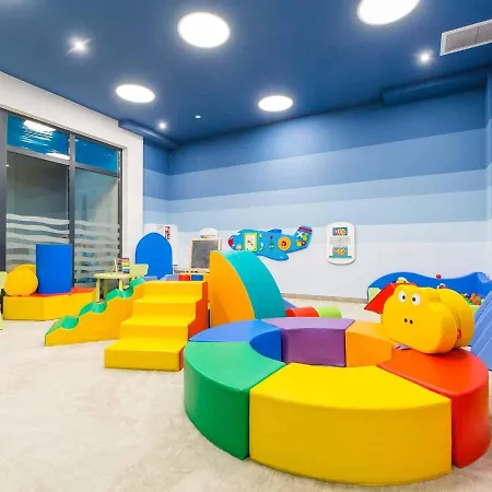 Lighthouse - Polanki Park A305 *